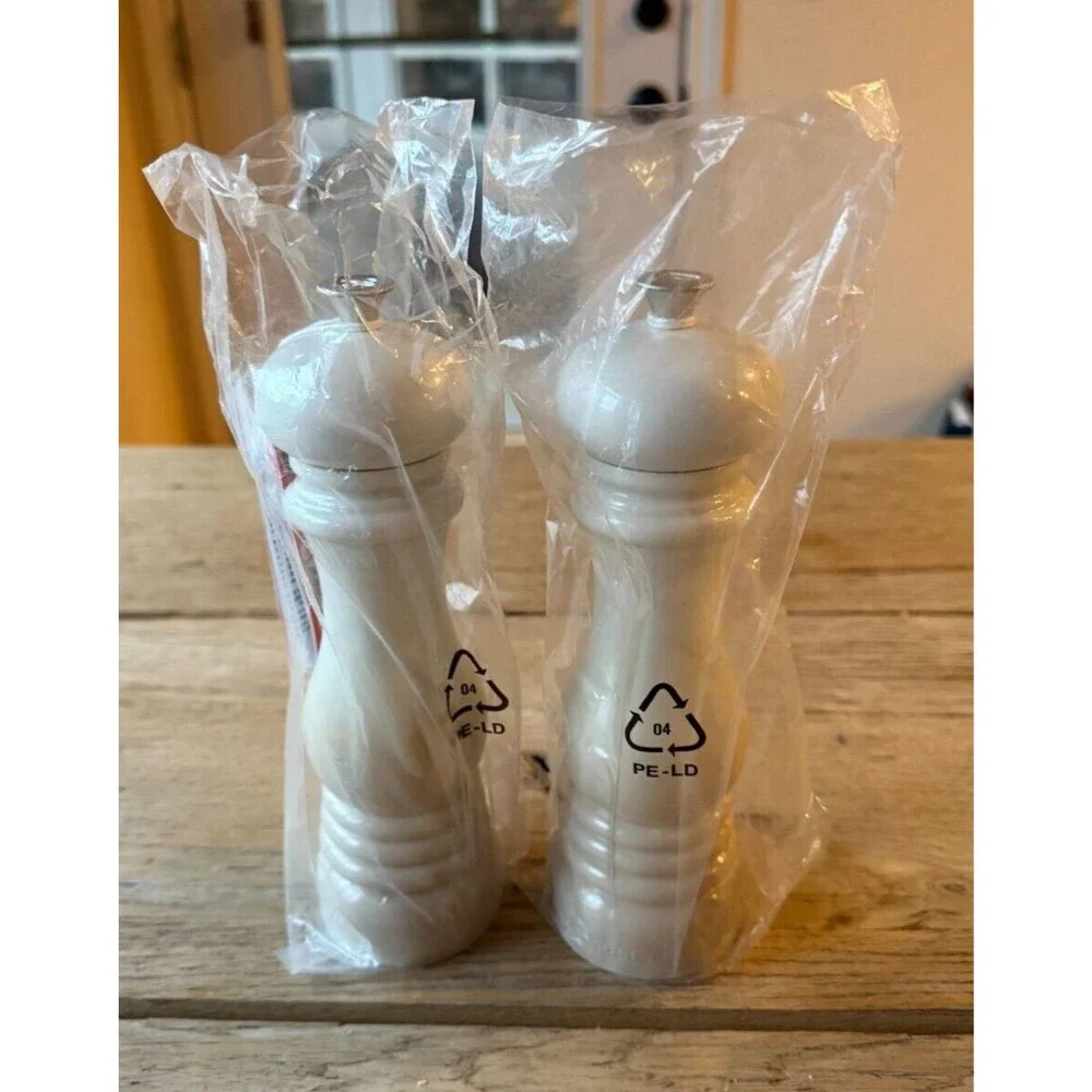 Le Creuset Acrylic Manual Salt & Pepper Mill Set 8 in Meringue NEW NWT